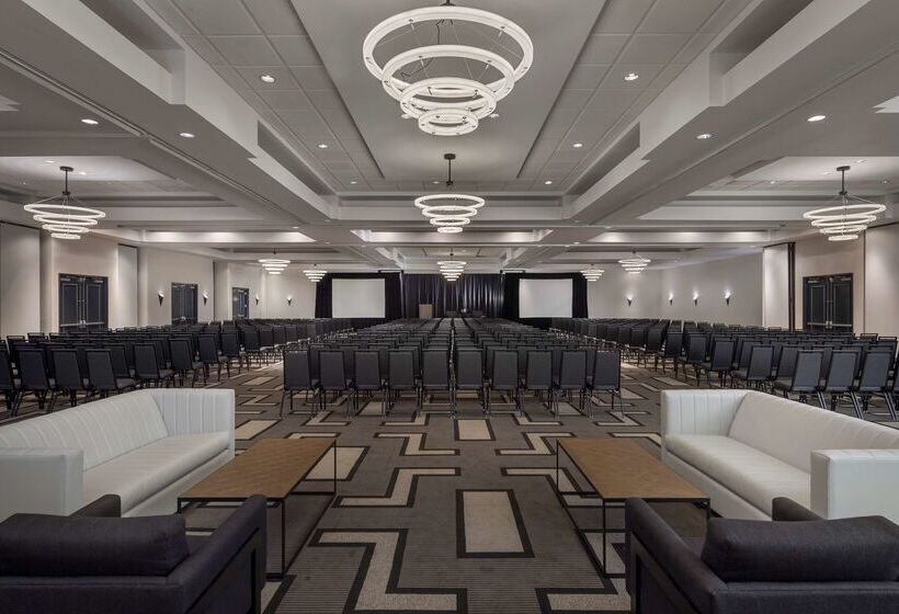 هتل Hilton Boston/ Woburn