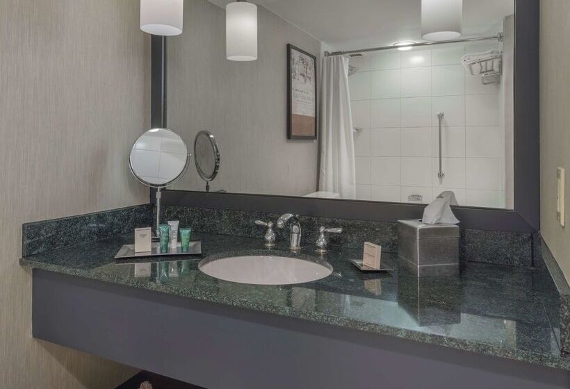 هتل Hilton Boston/ Woburn