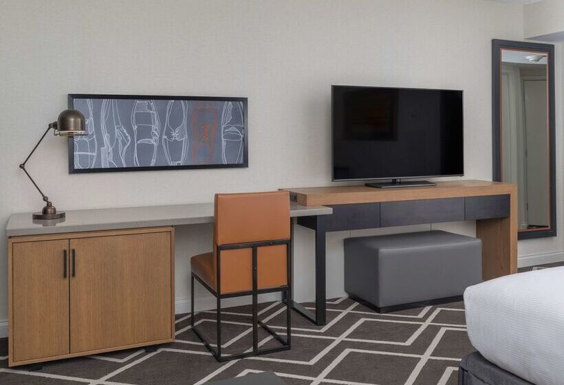 هتل Hilton Boston/ Woburn