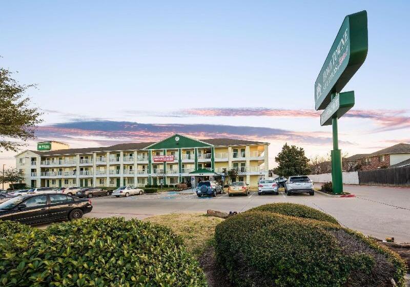 בית מלון כפרי Hometowne Studios By Red Roof Dallas   Irving