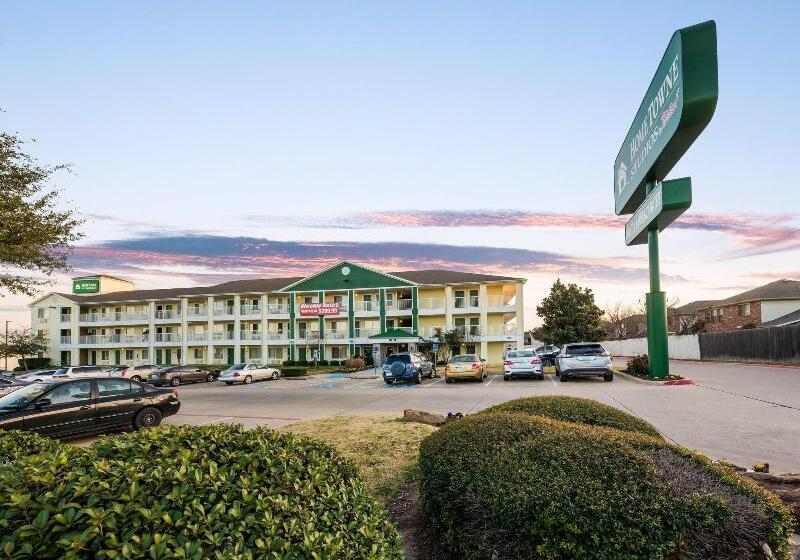בית מלון כפרי Hometowne Studios By Red Roof Dallas   Irving