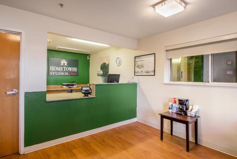 هتل Hometowne Studios By Red Roof Denver   Airport/aurora