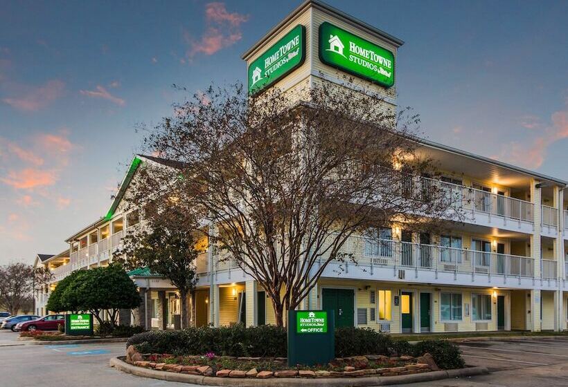 בית מלון כפרי Hometowne Studios By Red Roof Houston   West Oaks/ Energy Corridor