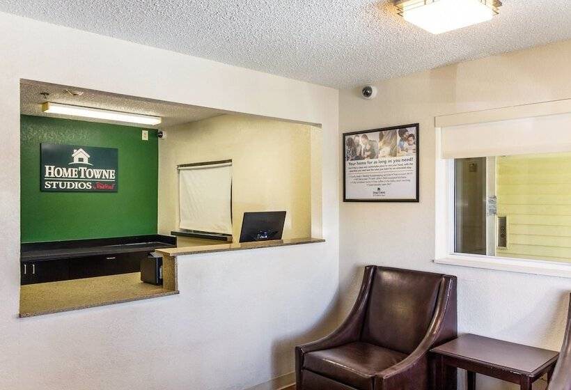 בית מלון כפרי Hometowne Studios By Red Roof Houston   West Oaks/ Energy Corridor