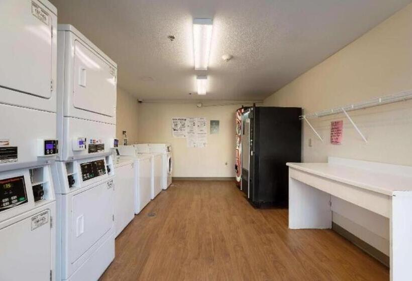 هتل Hometowne Studios By Red Roof Lake Charles   Sulphur