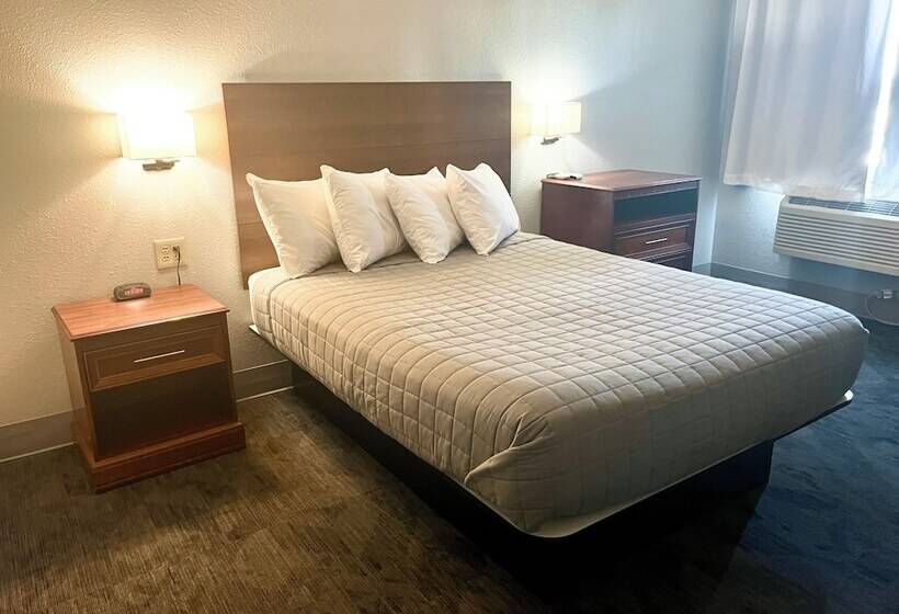هتل Travelodge By Wyndham Lincoln South
