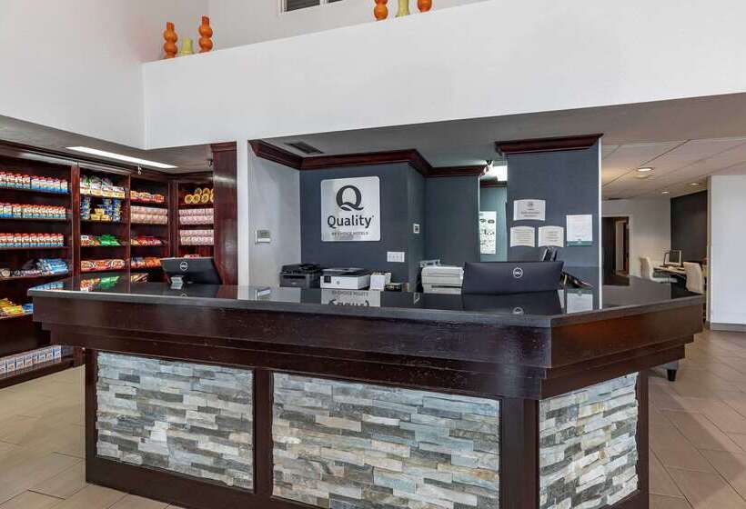 هتل Quality Inn & Suites Denver Airport  Gateway Park