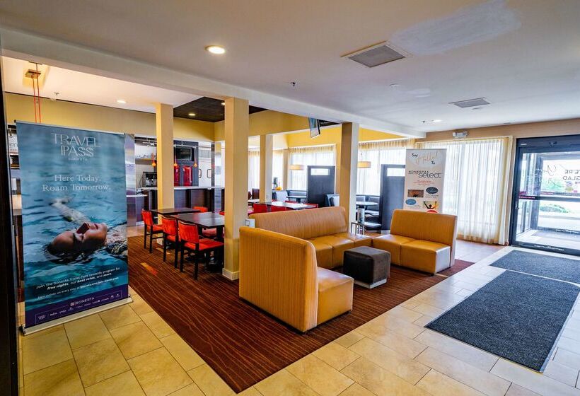 هتل Iowa Inn Bettendorf Quad Cities