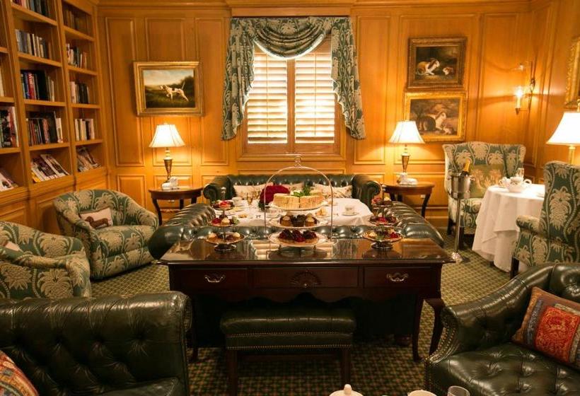 Отель The Chesterfield Palm Beach
