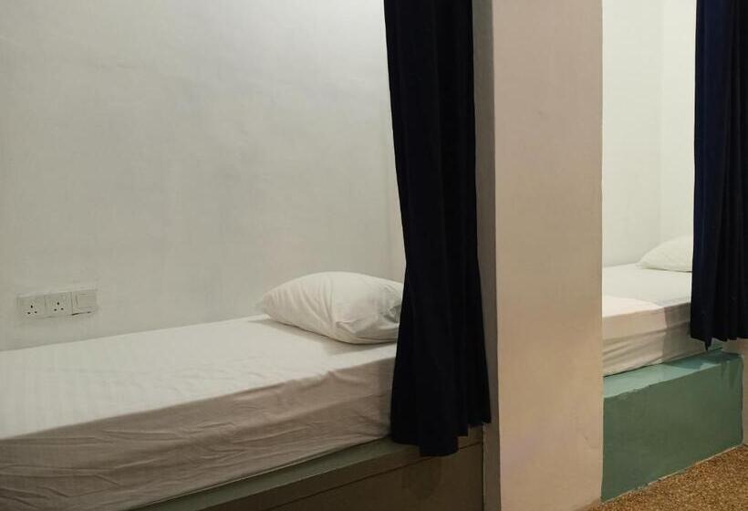 هتل Beds In Garden Hostel Sdn Bhd