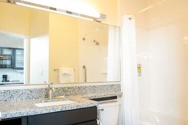 هتل Candlewood Suites Jacksonville Mayport, An Ihg