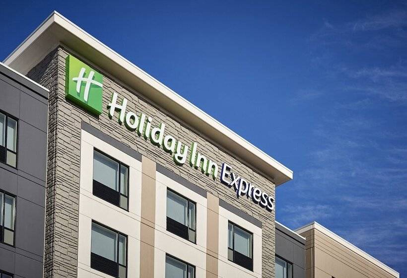 هتل Holiday Inn Express   Sarnia   Point Edward, An Ihg