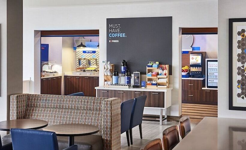 هتل Holiday Inn Express   Sarnia   Point Edward, An Ihg