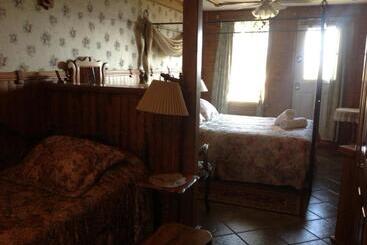 هتل Auberge La Cote D Or