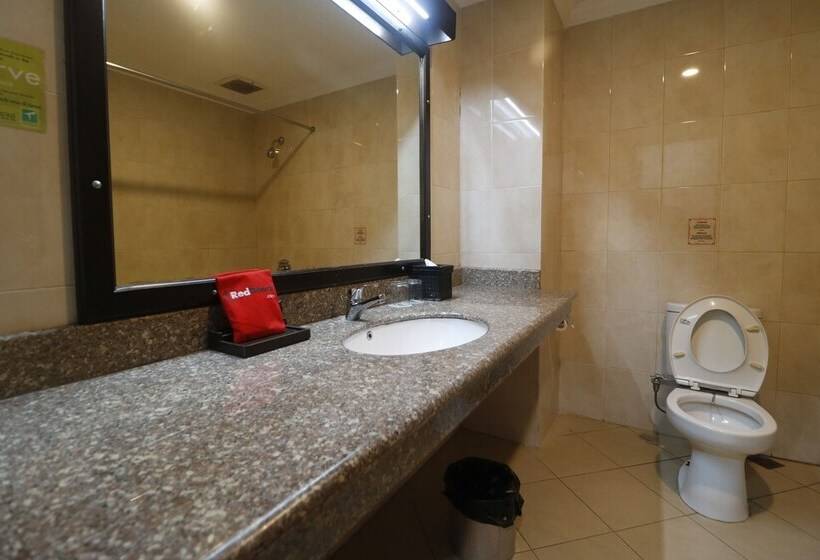 هتل Reddoorz Premium @ Bukit Damai Indah