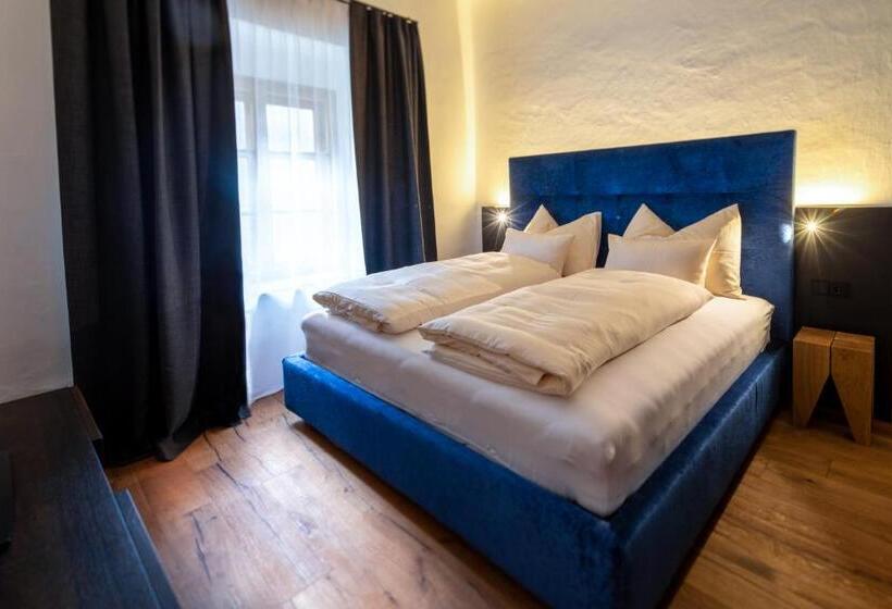 Отель Flurin Suites