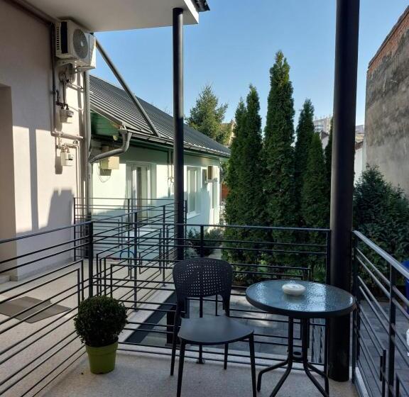 هتل Mandarin Premium Apartments