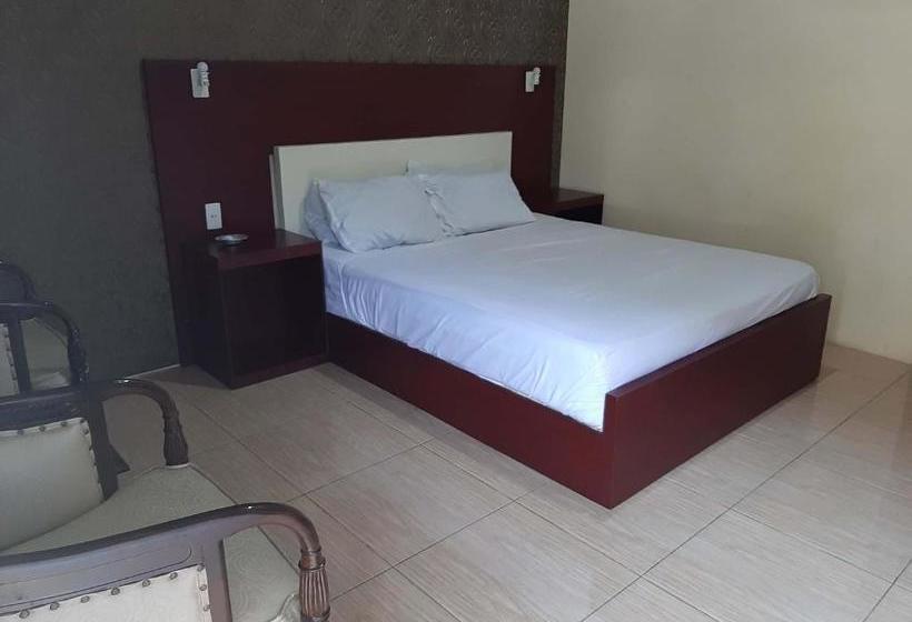 ホテル Oyo 1698 Juma Eluk