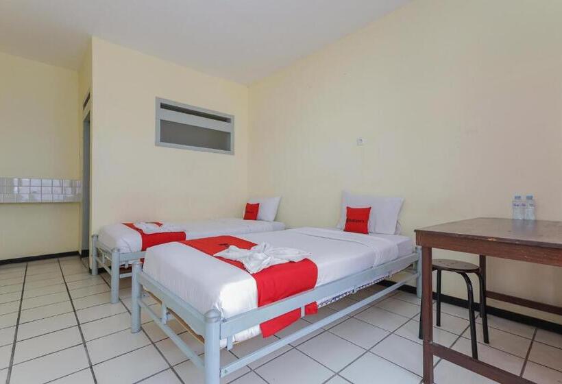 Hotel Reddoorz At Cbr Residence Blimbing