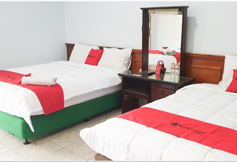 فندق Reddoorz Near Bojonegoro Train Station