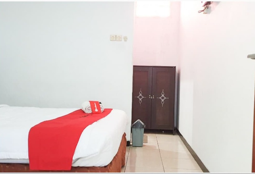 فندق Reddoorz Near Bojonegoro Train Station