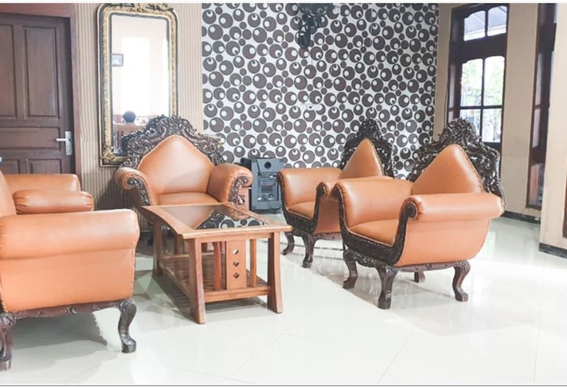 فندق Reddoorz Near Bojonegoro Train Station