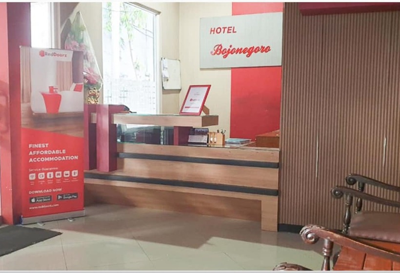 فندق Reddoorz Near Bojonegoro Train Station