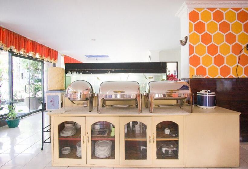 בית מלון כפרי Reddoorz Plus Near Pelabuhan Bitung