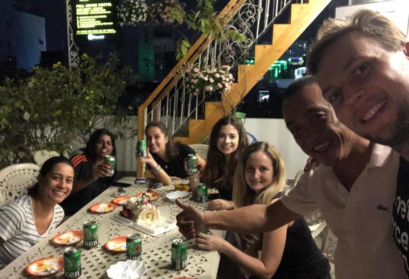 پانسیون Full House Hostel