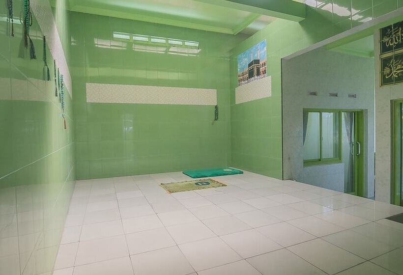 پانسیون Reddoorz Syariah Near Museum Wisma Karya Subang