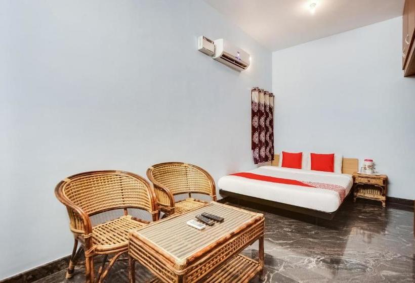 בית מלון כפרי Oyo 60246 Viji Bharathi Guest House