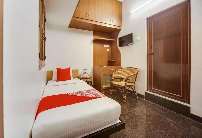 בית מלון כפרי Oyo 60246 Viji Bharathi Guest House