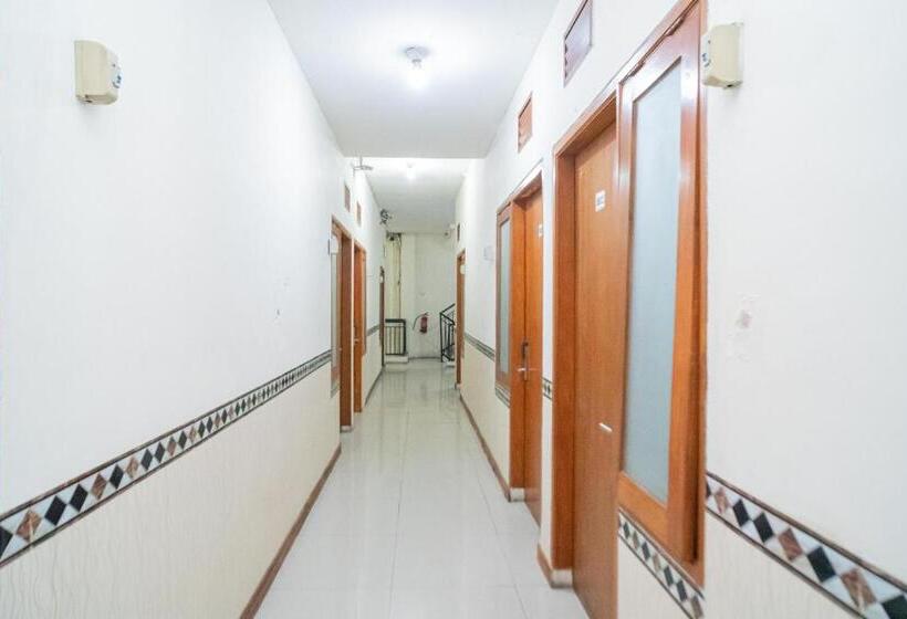 هتل Reddoorz Near Flyover Arjosari Malang