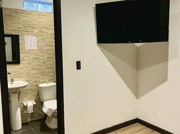 בית מלון כפרי Zugi Inn