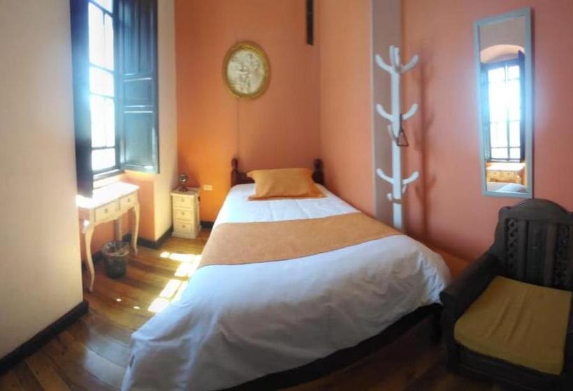 تختخواب و صبحانه Villa Bonita Hostel