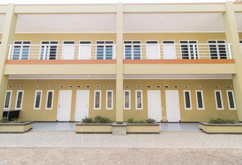 Отель Oyo 1078 Fakhira Residence