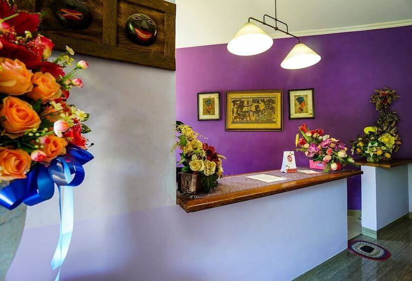 فندق Oyo 1573 Mahera Residence