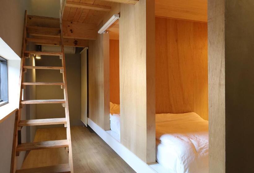 Hostel Mog