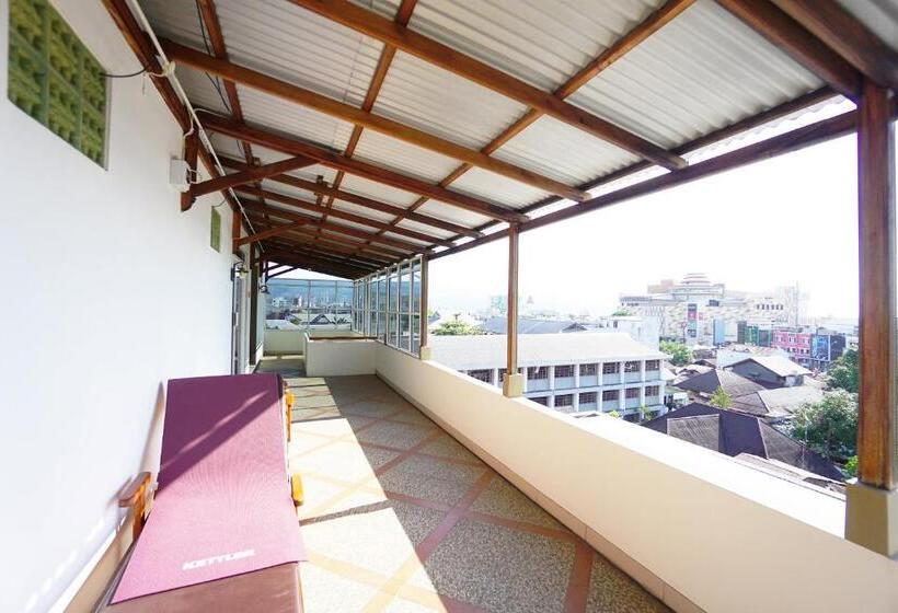 Hotel Reddoorz Brand Man12045 Reddoorz Near Megamall Manado