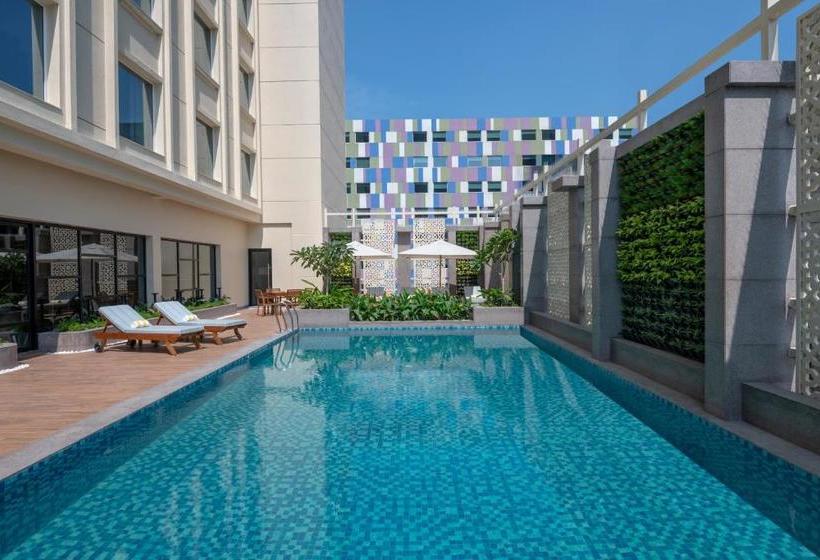 Отель Lemon Tree Premier New Town Kolkata