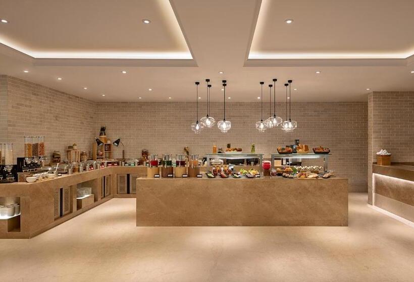 Отель Lemon Tree Premier New Town Kolkata