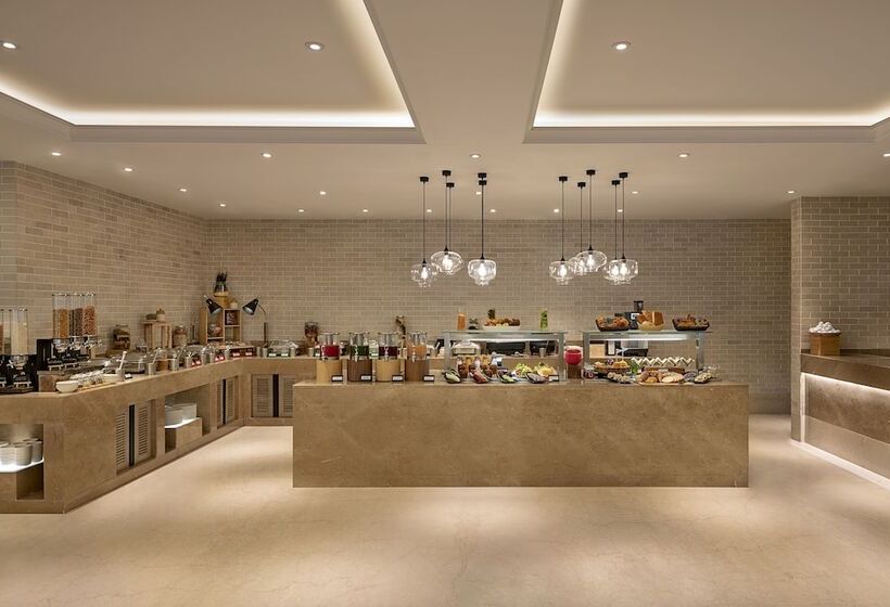 Отель Lemon Tree Premier New Town Kolkata