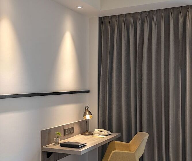 Отель Lemon Tree Premier New Town Kolkata