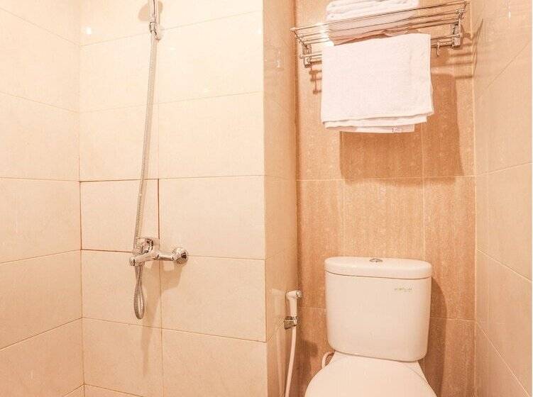 هتل Oyo Flagship 755 Appartel Grand Dhika City