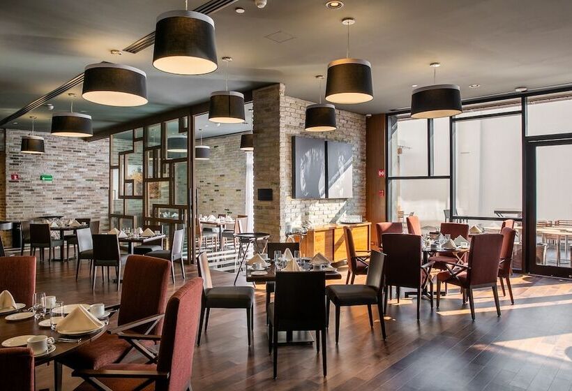 هتل Doubletree By Hilton Celaya