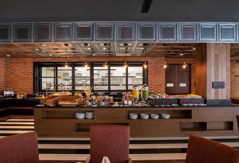 هتل Doubletree By Hilton Celaya