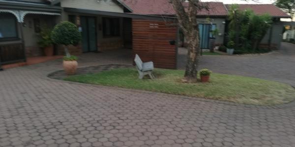 פנסיון Gold Crest Guesthouse