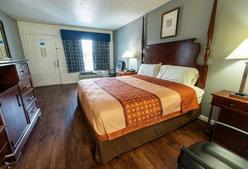 هتل American Inn & Suites Russellville