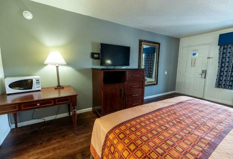 هتل American Inn & Suites Russellville