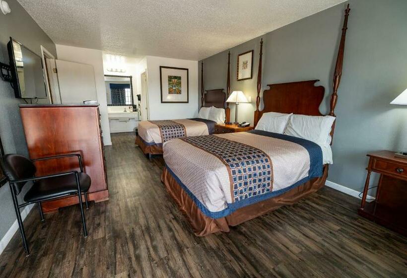 هتل American Inn & Suites Russellville